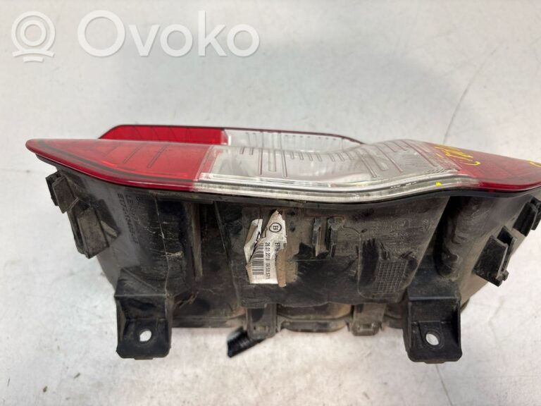 b077d0f3fb79aaaff2aa3facec729a2f-2d843708c727040487e6a1f7c8e95368_rear_tail_lights