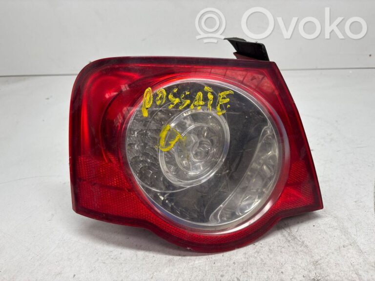 b0a4385960b5554a0b1daeeda8ea3691-ca2b96a0c7b6504c3ea4a871cab331d1_rear_tail_lights