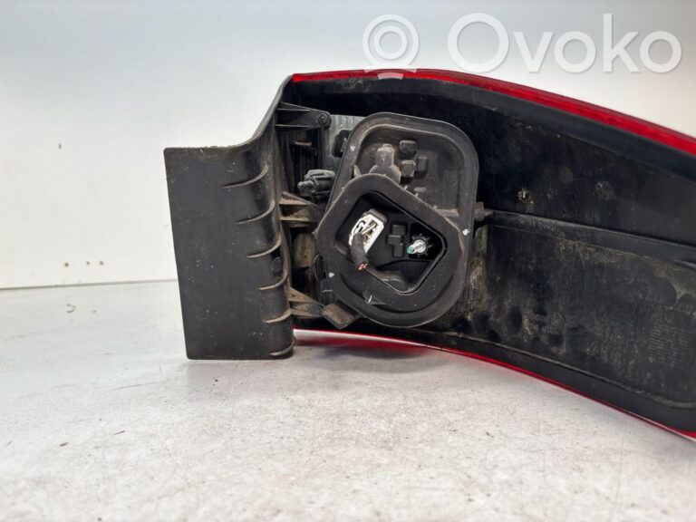 b0e8686a001871c22752a9a11f45dfb9-446d30c9e32a19a0df2b962df2ec1ec3_rear_tail_lights