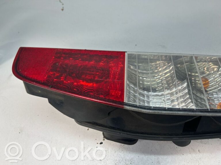 b0f40637774214e4212cf737c879139e-6377ec3cb755d130c3dfee52cd6f4ba1_rear_tail_lights