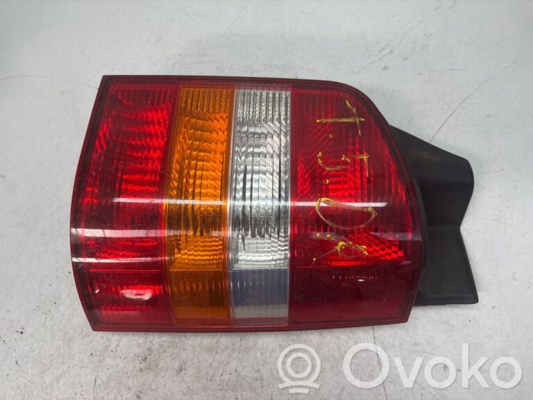 b1107ccecdb2c457de6393f350912616-0c9e03620ff2257e99123c0de28d536c_rear_tail_lights