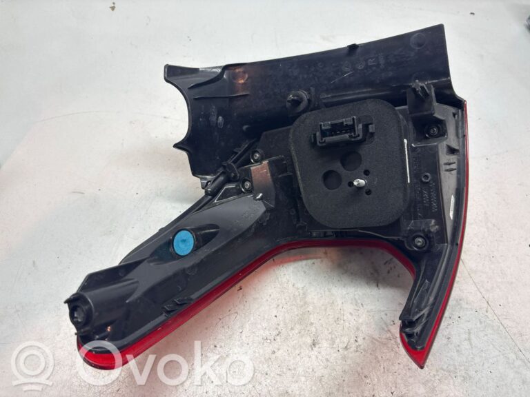 b164ddae3024f8e7381b182e0abd9e9d-86a746bad292a1ef921a4538407d6dac_rear_tail_lights