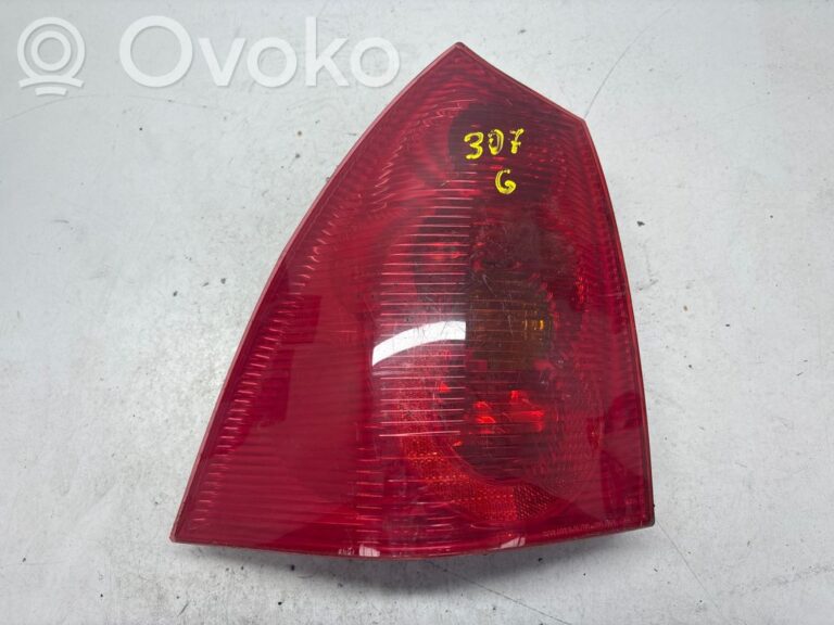 b1b7ed446b8b4d471474c3c3d853df75-ab4acbe20eb3fe8e4b7a03044fa02a46_rear_tail_lights