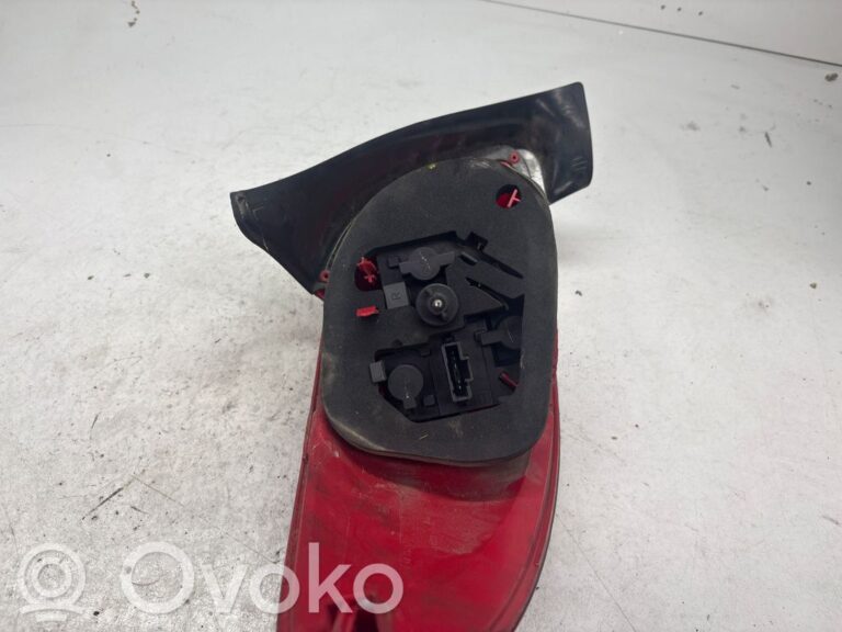b34245a2e735254306b5fdb21b59a998-7d8010e0c770848fe96ad78bf3a63297_rear_tail_lights