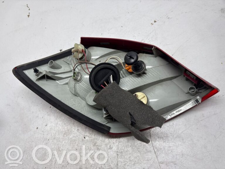b394da5f4f2e569e35c1bf1c1cc0e69b-5eff135d462d3f006677dd5b874c5ba7_rear_tail_lights