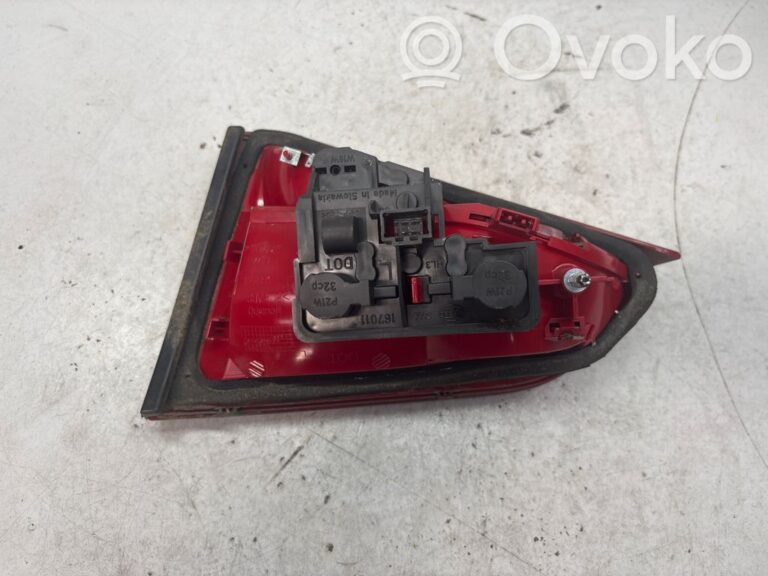 b39bc0baef36b698ab55541e1cbdfa79-3fa0b0b56e6939a5101b1ce4ad93924b_tailgate_rear_tail_lights