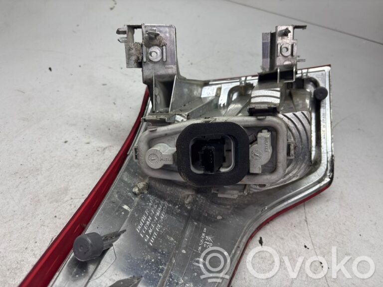 b3e3a44757ff0f1a1b0d6de12d39440b-0e71cd4f8bf805c4664001ee2e9f131f_rear_tail_lights