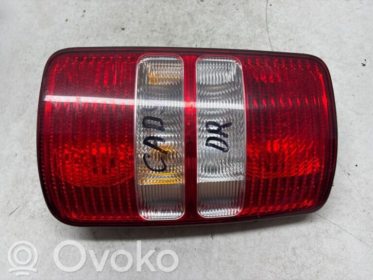 b430f21c614f71e3c3b96c41a039c084-8f8559a96fcc77bc8cf0cac3d952b6f0_rear_tail_lights