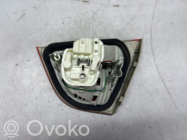 b4527fed35cfae881e1a5d6a81fae757-fa8286e2dbbf12786220dc5dfcd1d32d_tailgate_rear_tail_lights