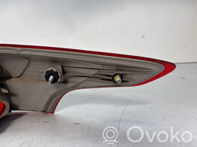 b4c5d98d870bb6d5473f0e49613d169f-6dcfdc3ec6f32377d8ef7e269be5f429_rear_tail_lights