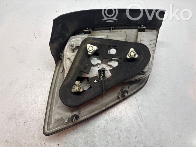 b5298ee661c936236f4a07bfd2ddba1b-ee502bd0857ac40ee5a9a6b44593a39c_rear_tail_lights