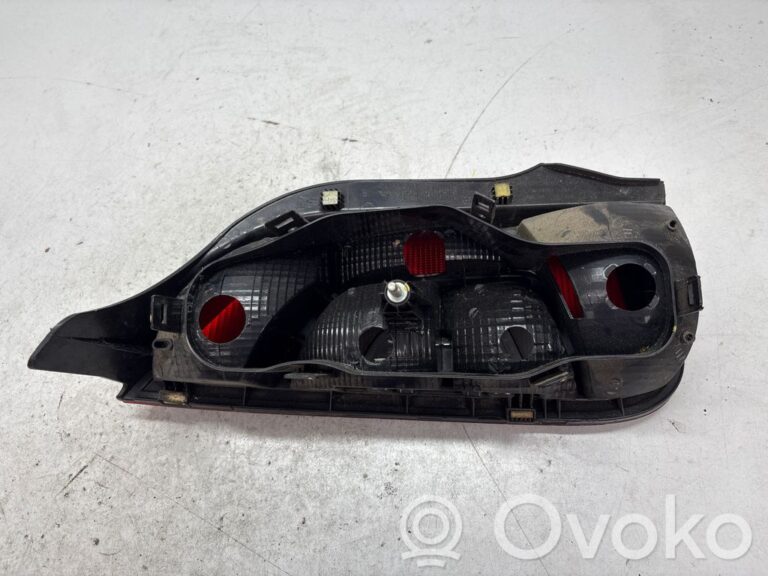 b5b8ea1c3ea6e9b9f0179df02cf64042-f8b74f6b0b516c40a804d17909c30feb_rear_tail_lights