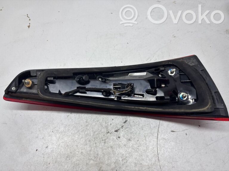 b6a5fd09ec69e5bea77795b82b3e8901-cc00f5becd8f834c824a3b3e1e42faa5_rear_tail_lights