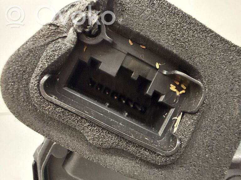 b6dbc5daacc75c966935f709ed519db9-5d15f8363c633ba1e9fa6179de590e0d_rear_door_lock