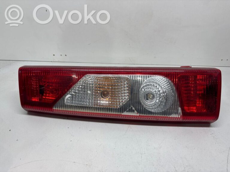 b78a5c22e23bf25977201e3a2737f457-6ceacb7e8c1a709cc0fd87ecb7851b3a_rear_tail_lights