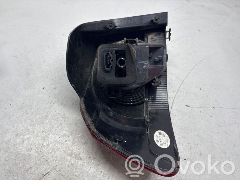 b7be1b7563f68b53ddf74c99c8822358-884f7ae379036850e03d4f54ee76488d_rear_tail_lights