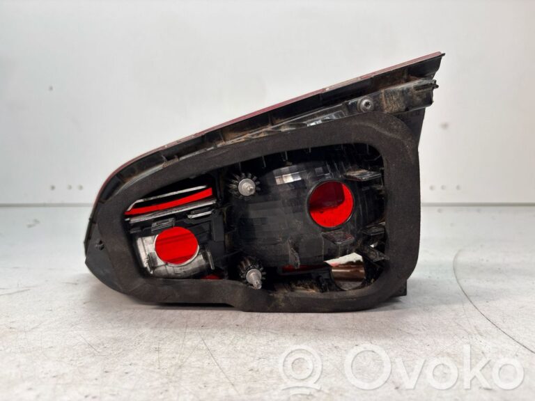 b858335014a0c67f19be10ad403a6333-d7ce166e65890d40adfb486a5a0d79b9_rear_tail_lights