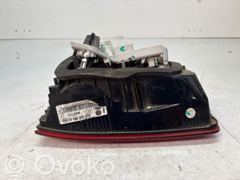 b8ec191f3a05fd29f9b69356c6357fd4-41d884266063d25d39dc526d301d8804_rear_tail_lights