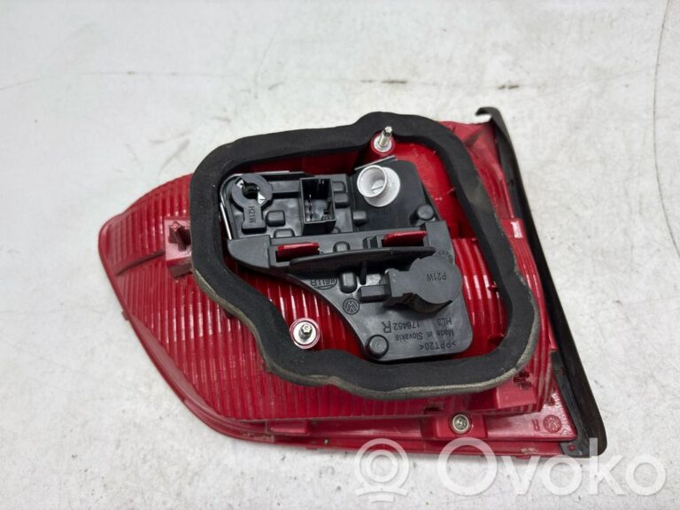 b9816f333a32522c37e532c355372ab8-640a1ddd6b08285a2aa9837255866cce_tailgate_rear_tail_lights
