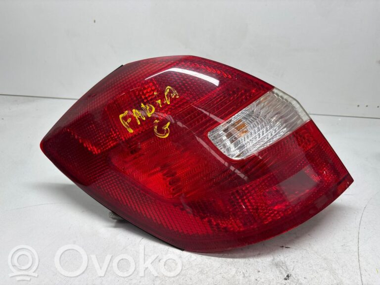 b999902edd9a3b483eb282d3ae759d3a-33c664cddfb5b6d95ac6d475295aea36_rear_tail_lights