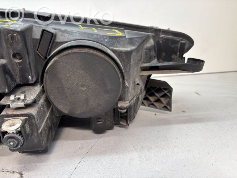 bb6b3b608de7560592f501f500375b77-3a4e42daa34ea355a2f5757dbdac4fa4_headlight_headlamp