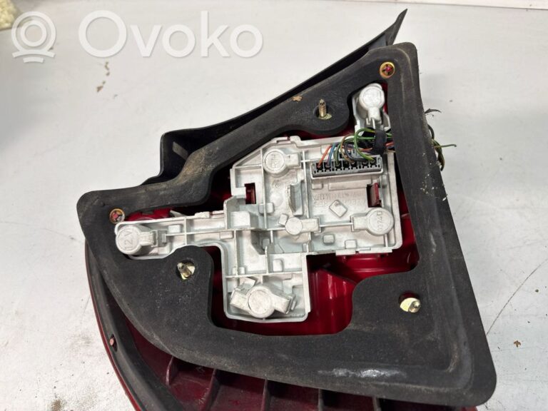 bdddffc96ec6cc15068139f79b9016d9-fbf210c0a6554b33173d85e729c6772f_rear_tail_lights