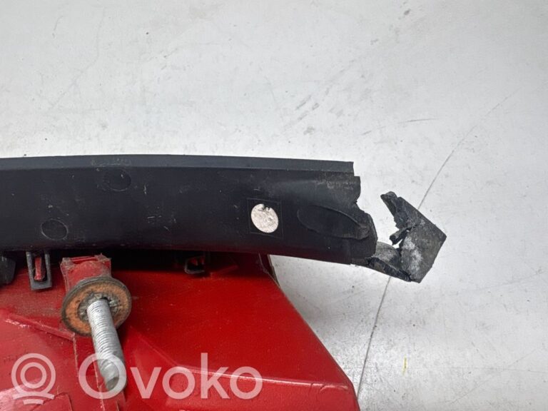 be8614b37e9b5670a03baa01557e4cc9-b7a49f04ebe11928047a1171cdcef00f_rear_tail_lights