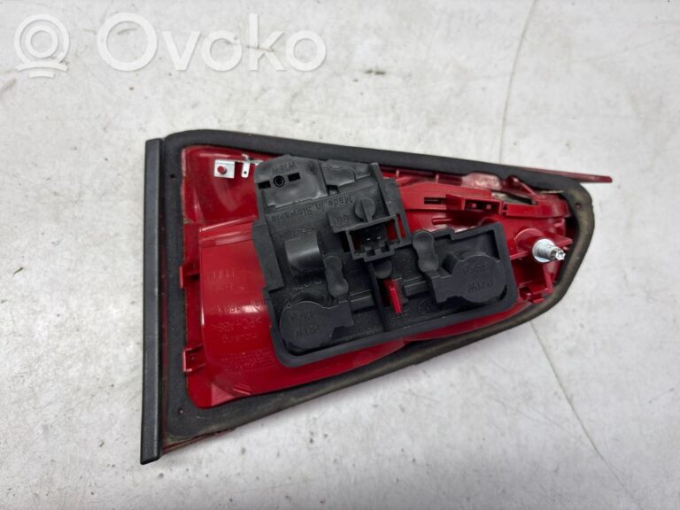 bea0ad2512b50a2707d85cc2cf5f5f9c-e1f12e0c7d9575846b2bcd143e44c231_tailgate_rear_tail_lights