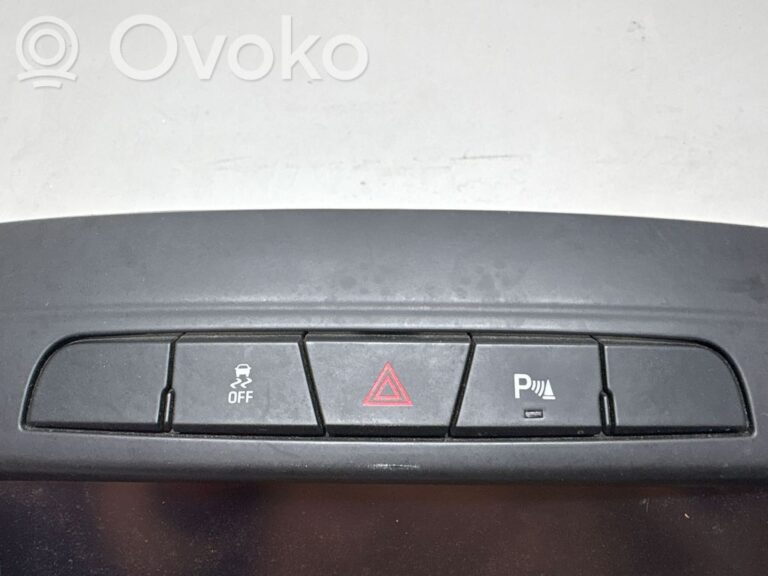 bf5eabaff0a77a93a62c8e123feb8b6c-a53542dbf645f8858da5d9569b9be3f8_climate_control_unit