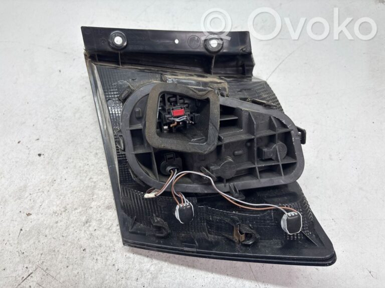bfe59141046aab55004624137fccac1b-64596ff3df773d289bc1a852768ec29e_rear_tail_lights