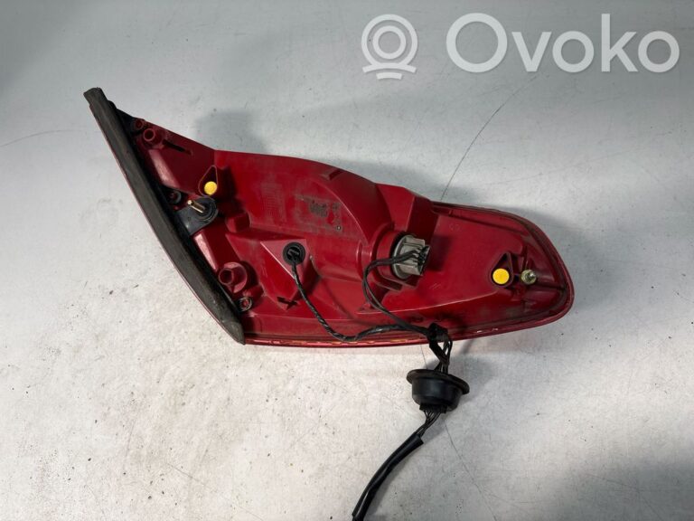bfff9f9c2760cba16887d58b706553a2-01d9a6bb625b54add22134fee04a84eb_rear_tail_lights