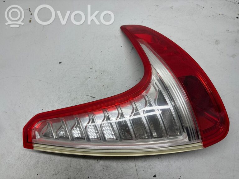 c21f3bd582f4f7e3c582eb87914a2732-1d05fa68b5fc627ff302521b0a885510_rear_tail_lights