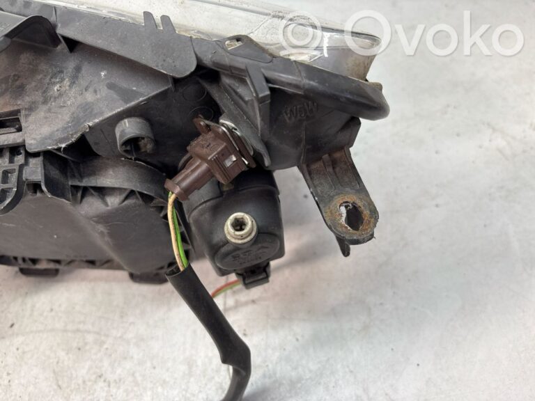 c23d3c7d2a7642dbd63ec519281f04b0-6aa067c0034e1fb569fc87e839545ab6_headlight_headlamp