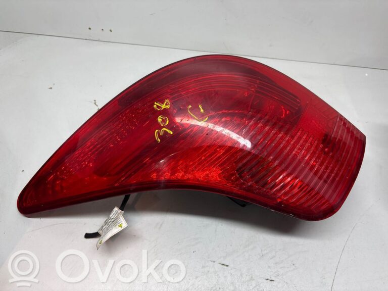 c2702ecc8bc897279cf9e7a6ad923c91-53b3b66445edaca867bf79a9fd364cd1_rear_tail_lights