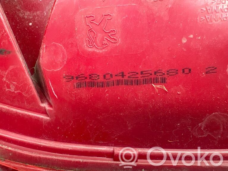 c3c7e10f48b9e2652296927f436dc081-9a66ca562aa4d4eba5d52c5b76b62426_rear_tail_lights