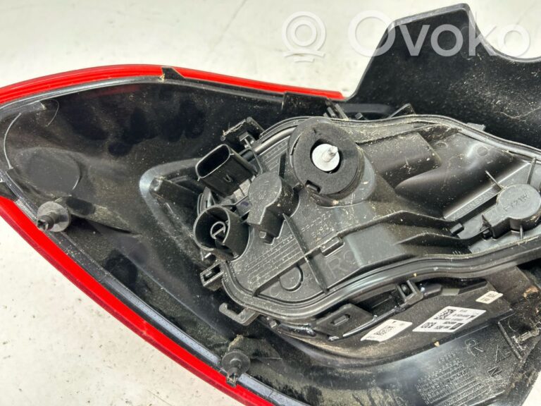 c4adafc4d1ae9b0c3431485a275f1743-c4fe39225a44279392aabf31768cb986_rear_tail_lights