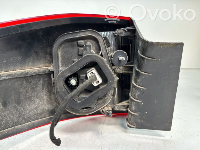 c5408cf478243838f4910583d89a96fb-665d42a0502f8ac1eebf9a53bd1683dc_rear_tail_lights