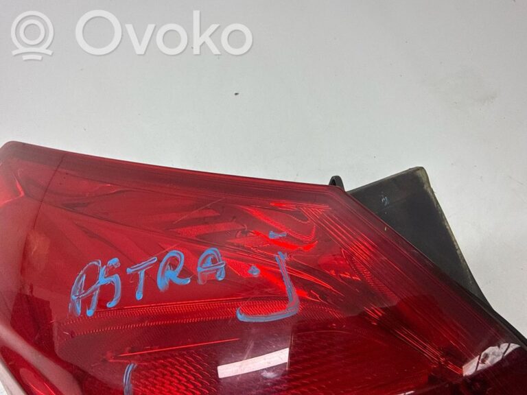 c63a33df257a166a47778ca7c46a15fd-9acd283d5abfd719493e4da119920289_rear_tail_lights