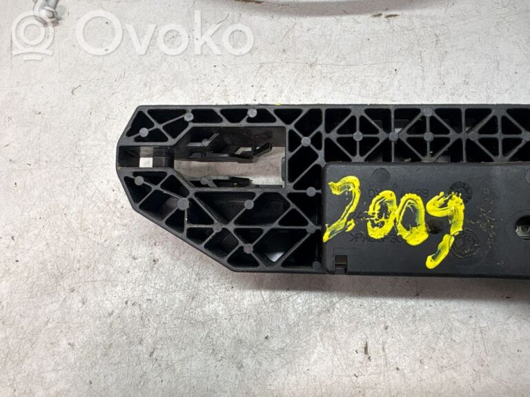 c64eb8f46c4f1a3148e19a20deca888a-3b8dd20957e644ce8940b27224e55a6b_front_door_exterior_handle
