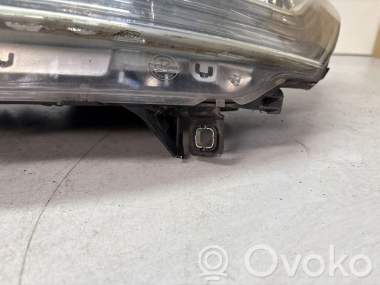 c7085b9c9a50cebd96ecb5f43d48ad87-fe94acdb16c1a0d29524304d0671ebd2_headlight_headlamp