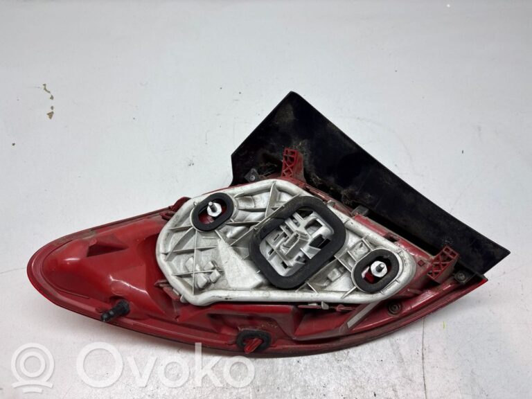 c76712f4ab8b1b0c8186eb55c8c2d22b-9233d8a27ed4504b778ab1c8f87dd6a6_rear_tail_lights