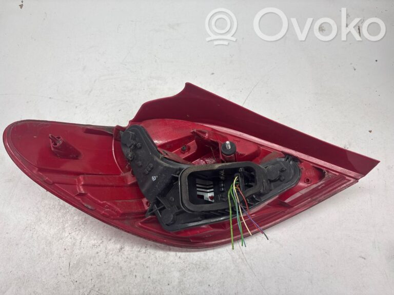 c7ada7c1a7f5aec2324b00d2ec9d4c6b-f3474ffc89836f1480f18e89a67ba4a8_rear_tail_lights