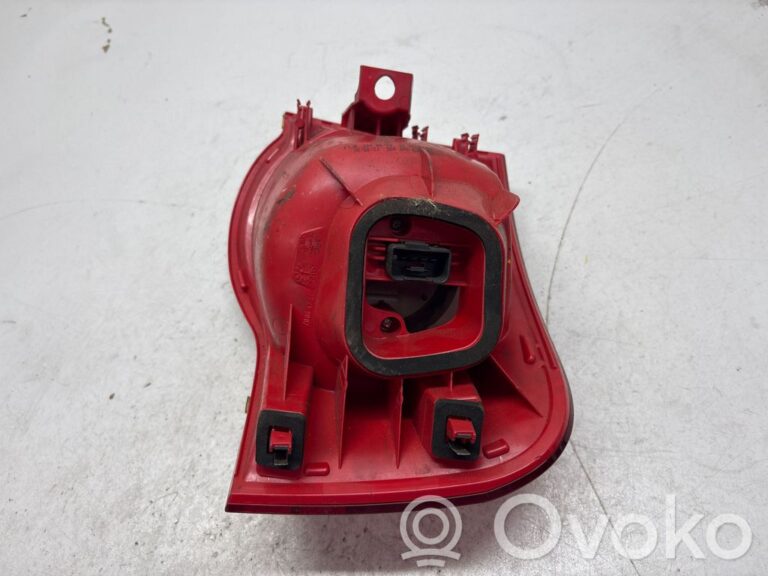 c82856980d23d3d0cacac6ccb4a6d8fc-b9479e41c10e37da8450fff147fa1ca3_rear_tail_lights