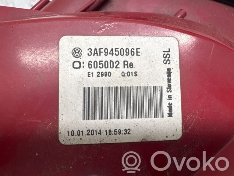 c8f590716cc8b3360a3ce207b9f8160c-e466d6d737e0ab1b60c672bf3b9403ec_rear_tail_lights