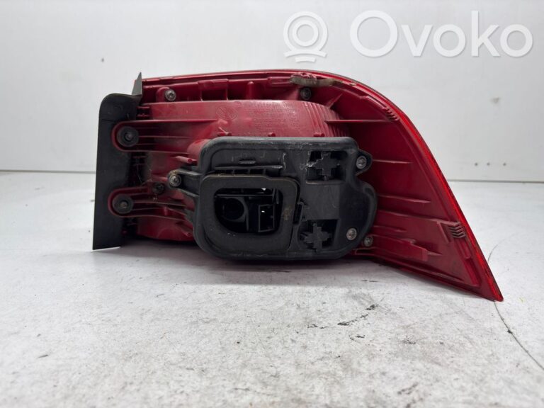 cb1fcb4deb99f5658d3eb6b9f8a55bb6-87c88bbf918d660d680635b501090744_rear_tail_lights