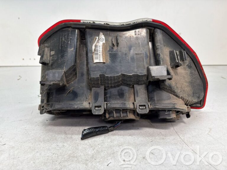 cbd3db1aa31de3ac9aa07d584c75a8a7-af9403ee7ed342f5146c36e29021924d_rear_tail_lights