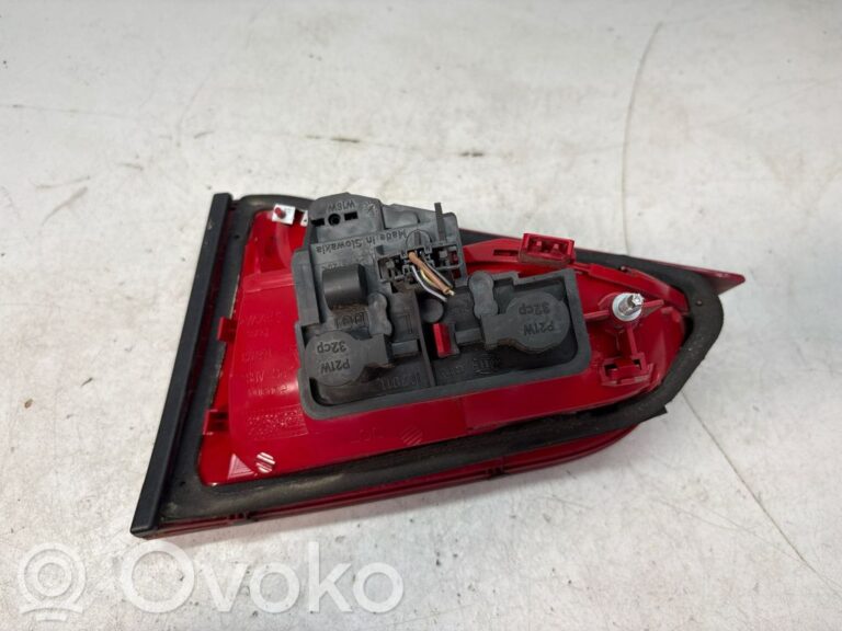 cbd5fffe3ee8be266c6c3c746e251182-525406b8d8c1152a30ea24cca28fc440_tailgate_rear_tail_lights