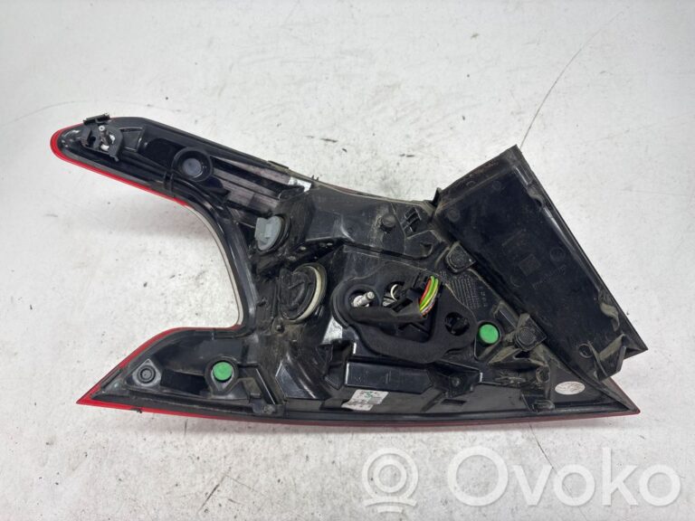 cbe463d32d7f9714dce8be5f2621d1ab-cf7d4fbc7e32518dd61bbd45c7e1d97f_rear_tail_lights