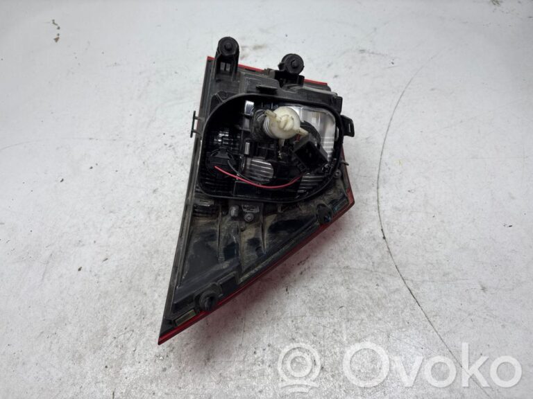 cd2d5b5faae64cacebc0be144b28da8f-eafb2e6915c84532fbc3c99da04ececb_rear_tail_lights