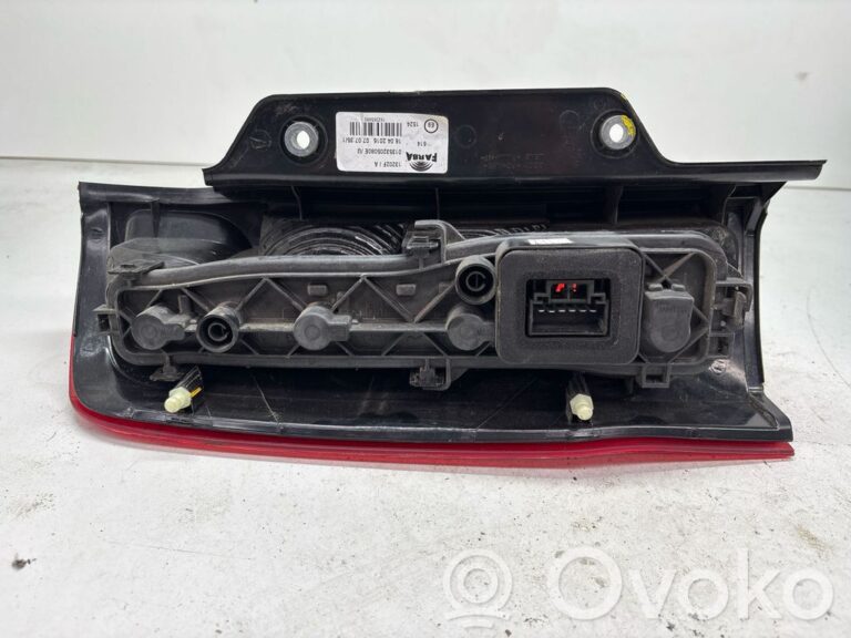 ce08245ebaa67e6c6199a637464863b6-2db38804badc4b8e1091db8d1e3106ea_rear_tail_lights